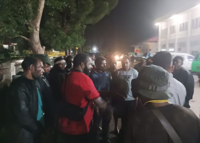 Sadis! Pria ODGJ Bacok Warga di Papua sampai Tangannya Putus, Berujung Ditembak Panah