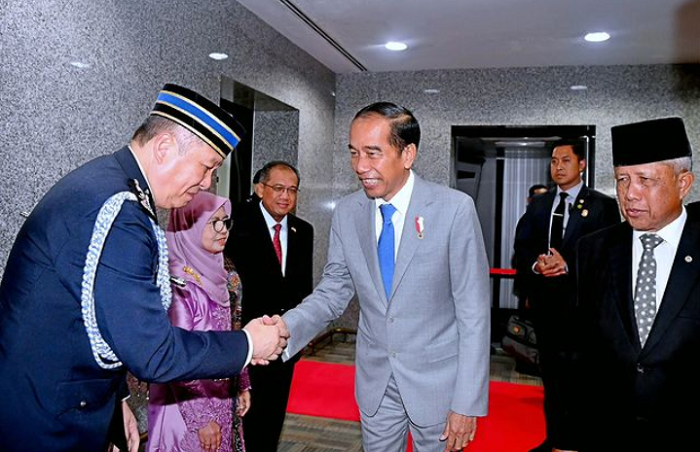 Presiden Jokowi Tiba di Brunei Darussalam, Siap Hadiri Pertemuan Bisnis Besar