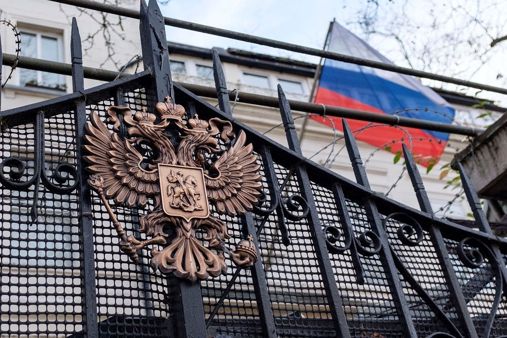Rusia dan China Putuskan Berhenti Gunakan Dolar AS dalam Perdagangan: Langkah Mendebarkan dalam Geopolitik Global
