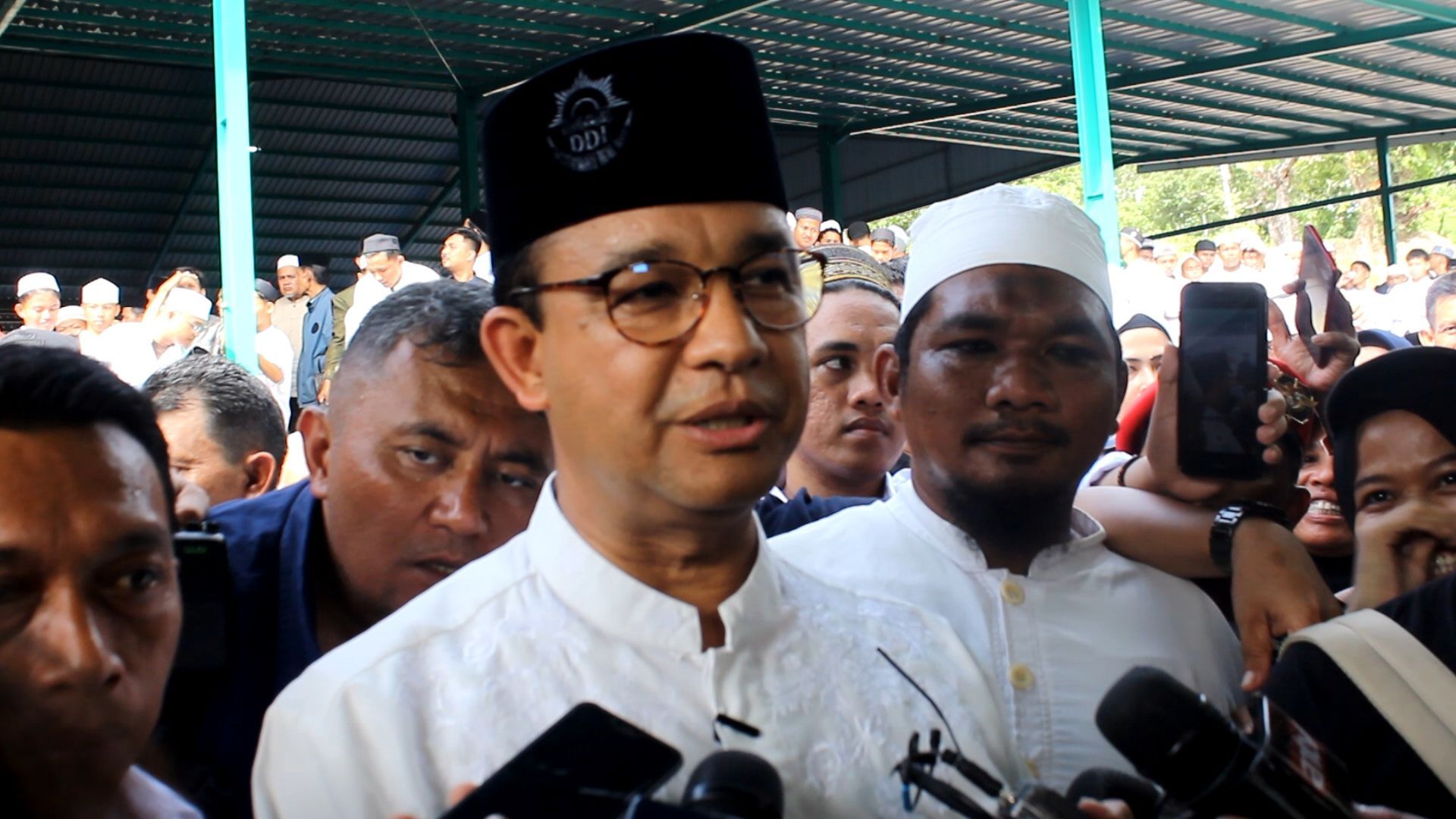 Capres Anies Baswedan dan Jusuf Kalla Disambut Antusias Santri Ponpes DDI Mangkoso