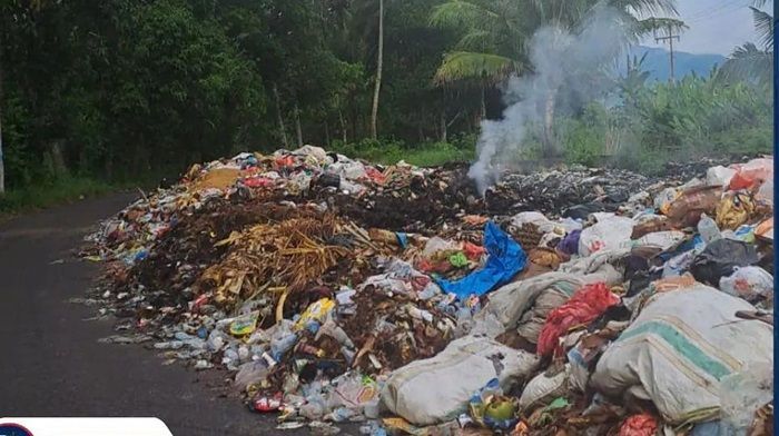 TPS Desa Bungi Tak Kunjung Menemui Solusi, DLH Pinrang Didemo!