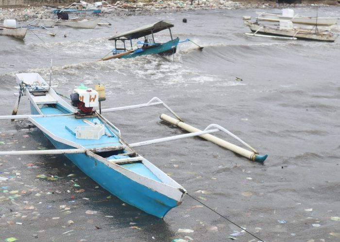 Tak Bisa Melaut Akibat Cuaca Buruk, Nelayan di Parepare Banting Stir Jadi Tukang Ojek