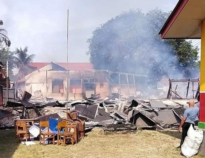 SD Negeri 318 Maluku Tengah di Saparua Terbakar Saat Jam Belajar, Siswa Dievakuasi