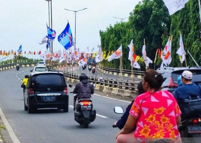 Polda Metro Tegas Ultimatum Pihak Pemasang Atribut Politik di Jalan, Bisa Dipidana!
