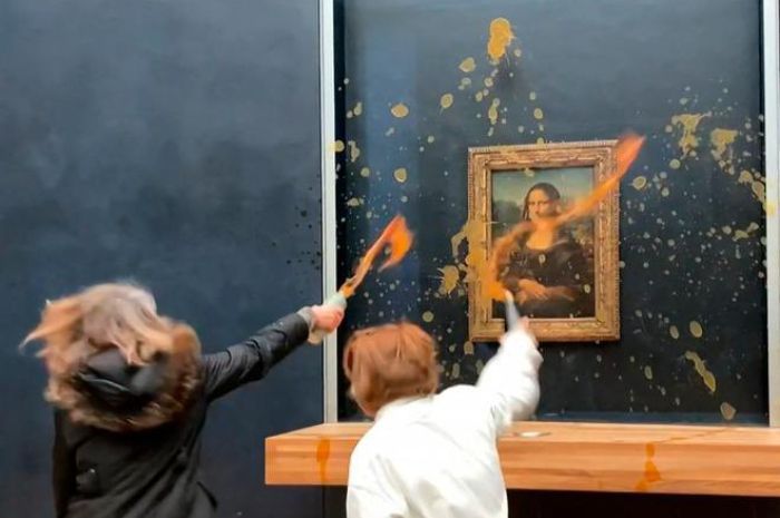 Protes Pemerintah Perancis, 2 Aktivis Lingkungan ‘Serang’ Lukisan Monalisa