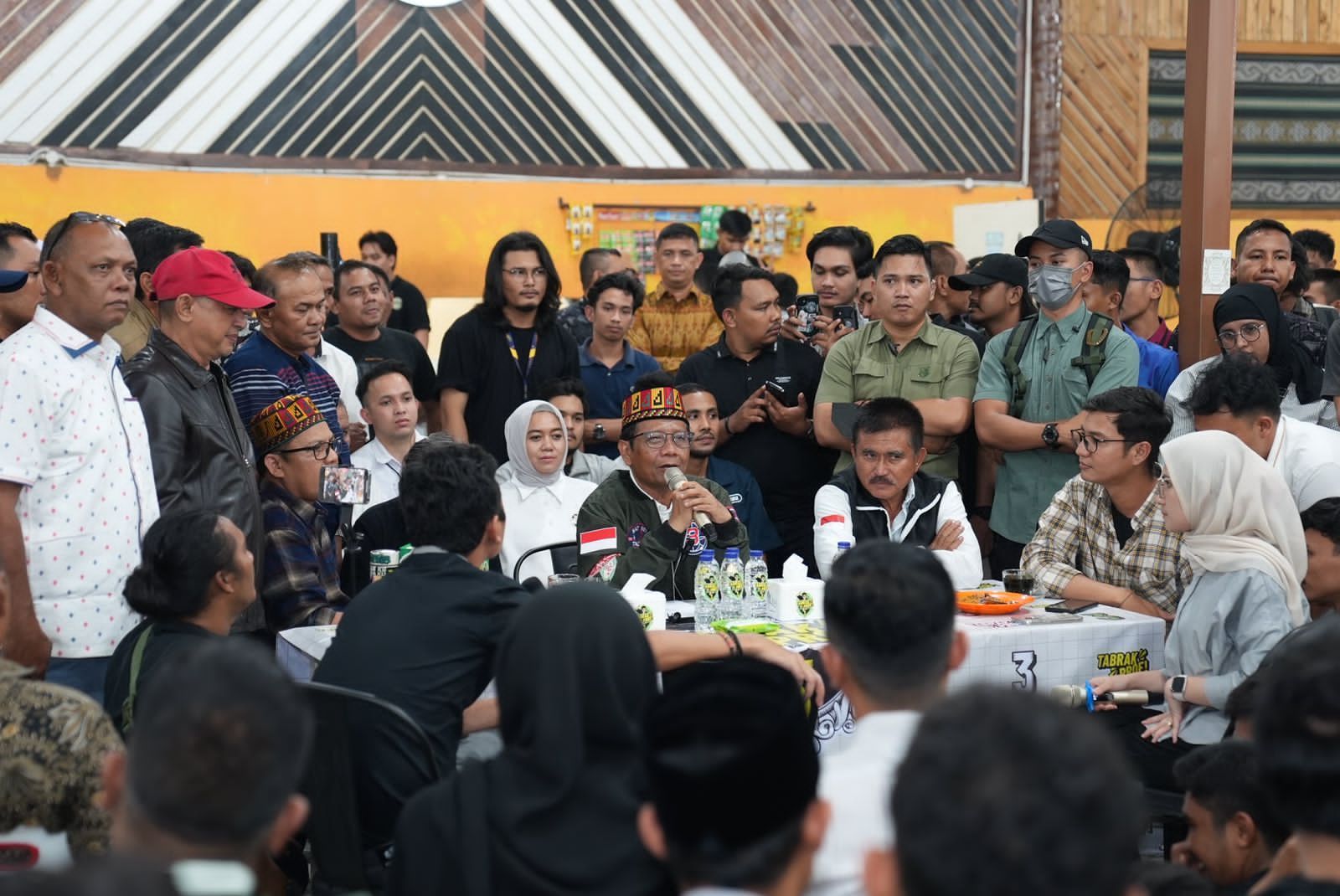 Mahfud MD Janji Upayakan Perpanjang Dana Otsus untuk Pembangunan Aceh di Acara 'Tabrak Prof!'