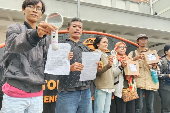 Koalisi Penggiat HAM Yogyakarta Kirim Kaca Pembesar ke Istana diberi Nama 'Bangkotan', Apa itu?