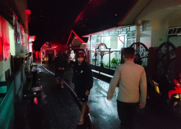 Rumah Warga di Ambon Terbakar saat Pemiliknya Sedang Tidur, Sempat Terdengar Bunyi Percikan di Plafon