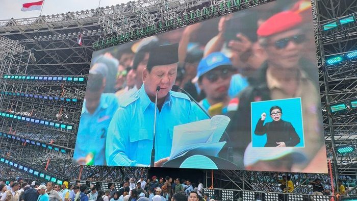 Tak Tega Lihat Pendukungnya Kepanasan, Prabowo Minta Maaf dan Tawarkan untuk Istirahat Dulu