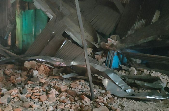 5 Orang Tertimpa Bangunan Rumah dan Bengkel Ambruk di Jember, Satu Penghuni Alami Patah Tulang