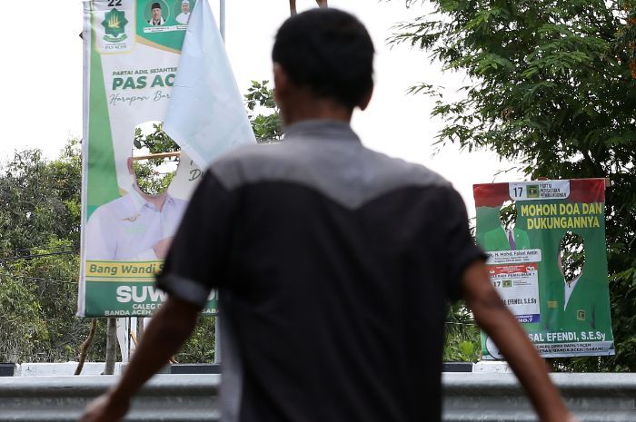 Perolehan Suara Minim, Caleg di Banyuwangi Bongkar Bantuan Paving Block untuk Perbaikan Jalan