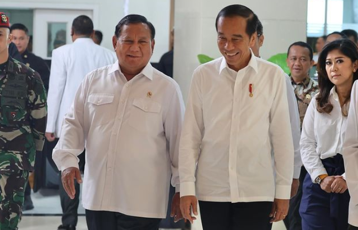 Besok, Presiden Jokowi akan Sematkan Pangkat Jenderal Kehormatan Bintang 4 kepada Menhan Prabowo 