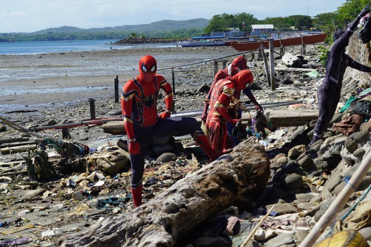 Peringati Hari Peduli Sampah Nasional Ini Pesan Pegiat Lingkungan Spider-Man Parepare