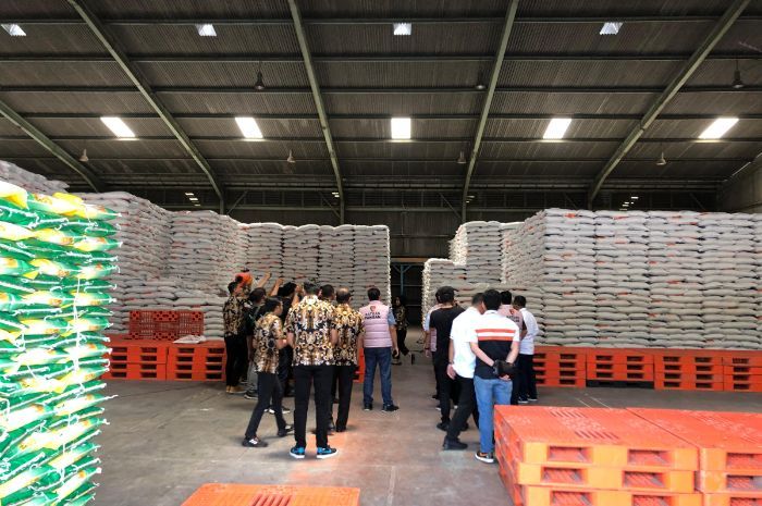 Bareskrim Bareng Bulog Sidak Stok Beras di Gudang Jakarta Utara