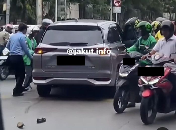 Viral Wanita Terjun Bebas Dari Fly Over di Jakut Sampai Timpa Mobil, Beruntung Masih Selamat