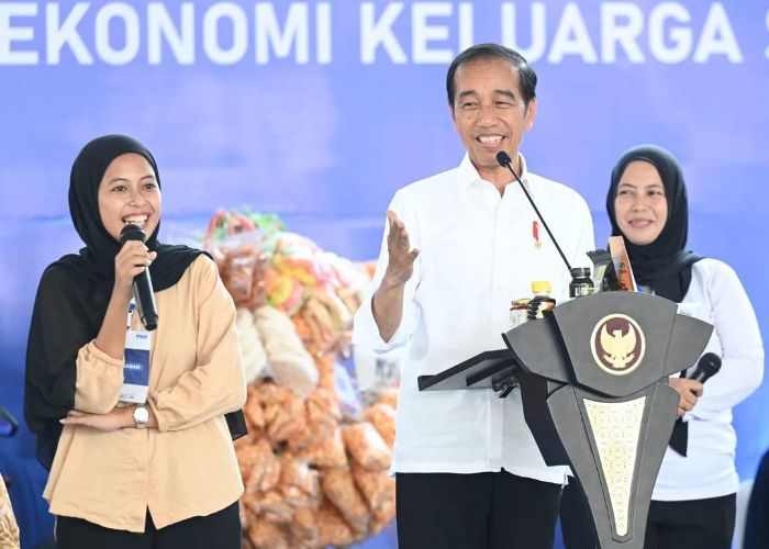 Kunjungi Sulsel, Presiden Jokowi Beri Apresiasi kepada Nasabah Mekaar dan Bagikan Pesan Penting