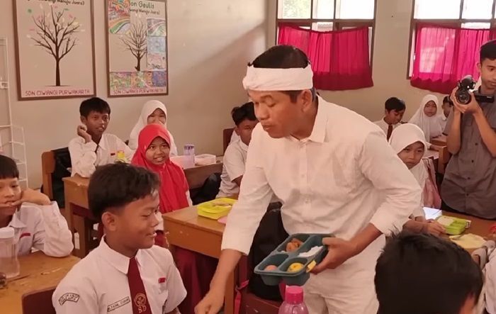 Dedi Mulyadi Simulasi Makan Siang Gratis Prabowo di SD Purwakarta