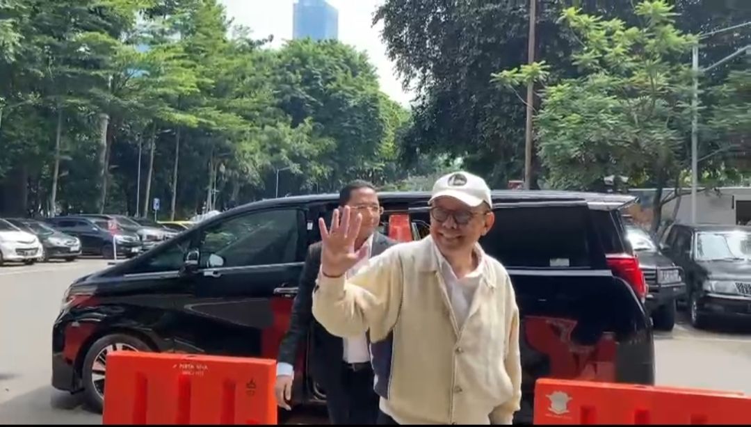 Penuhi Panggilan Pemeriksaan, Rektor UP Edie Toet Bawa Sejumlah Bukti