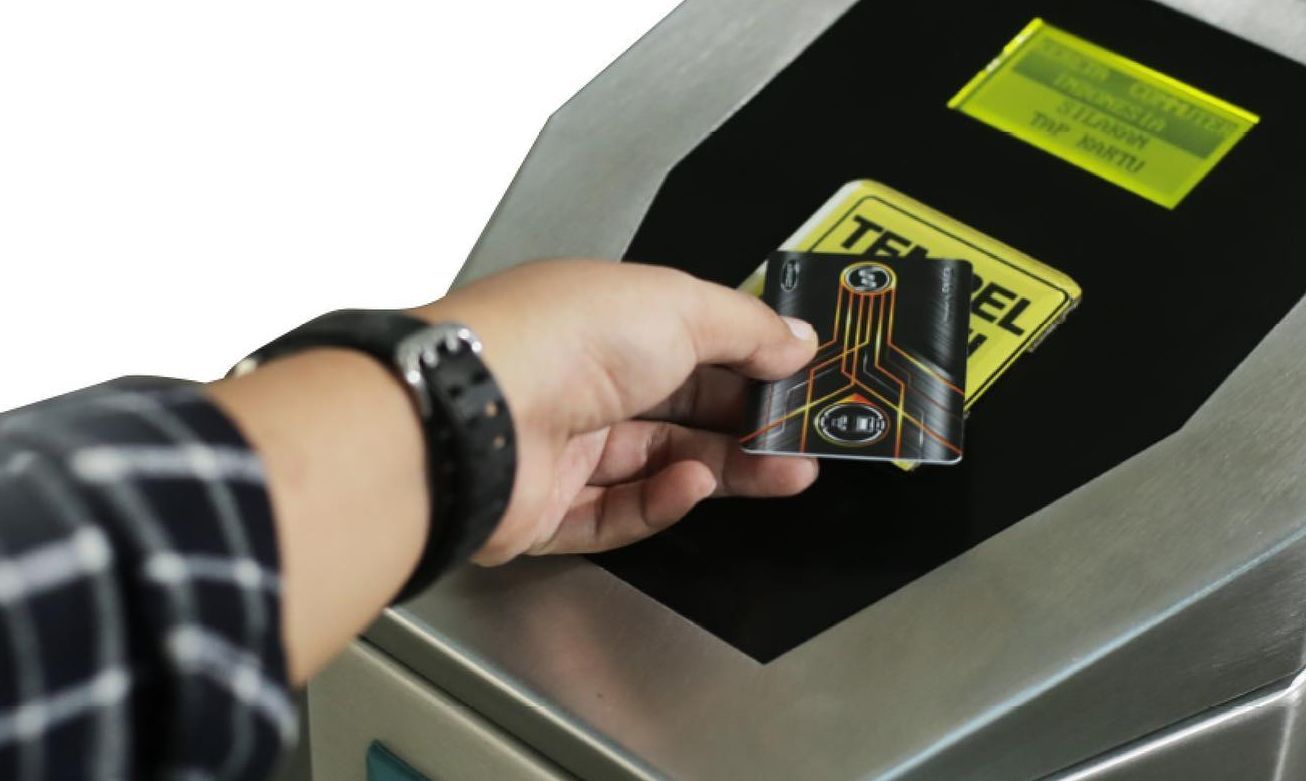 KAI Commuter Jamin Saldo Kartu KAI Masyarakat Aman Pasca Pelaku Ilegal Akses Top Up Ditangkap
