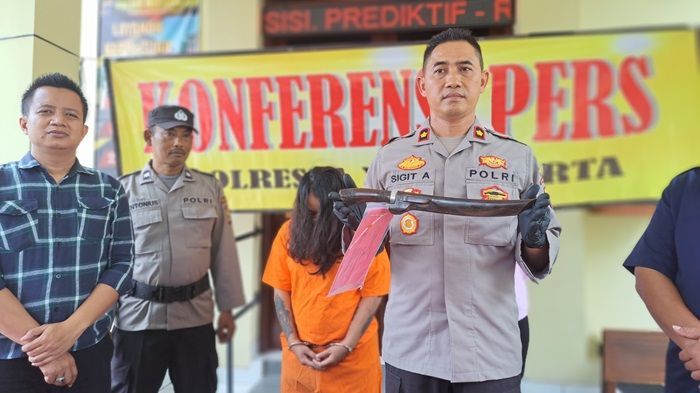 Gara-gara Gak Dikasih Nomor HP, Wanita Muda Bertato Bacok Pria di Yogyakarta