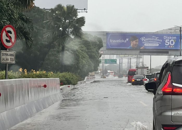 Tol Sedyatmo Arah Bandara Soetta Tergenang Imbas Curah Hujan Tinggi, Jasa Marga Kerahkan Mesin Pompa