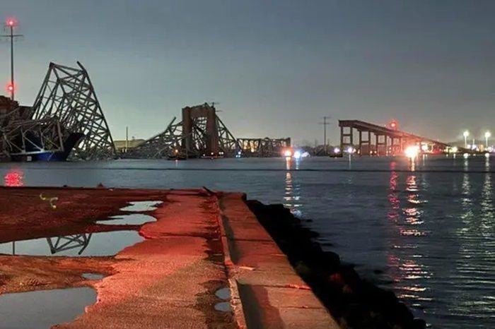 Jembatan Francis Scott Key di AS Ambruk Usai Ditabrak Kapal Kargo