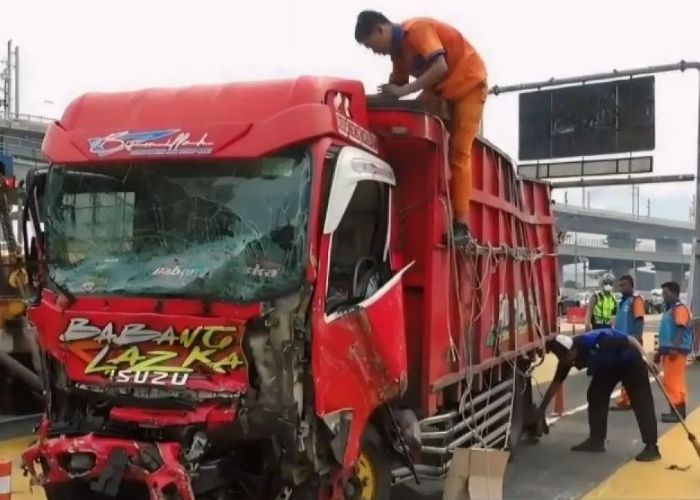Sopir Truk Berusia 18 Tahun Jadi Penyebab Kecelakaan Beruntun di Gerbang Tol Halim, Begini Kronologinya