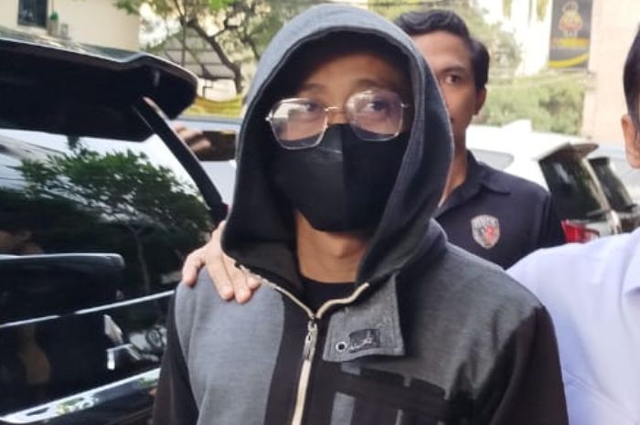 Ditangkap Polisi! Begini Tampang Santai Petugas Damkar yang Cabuli Anak Sendiri