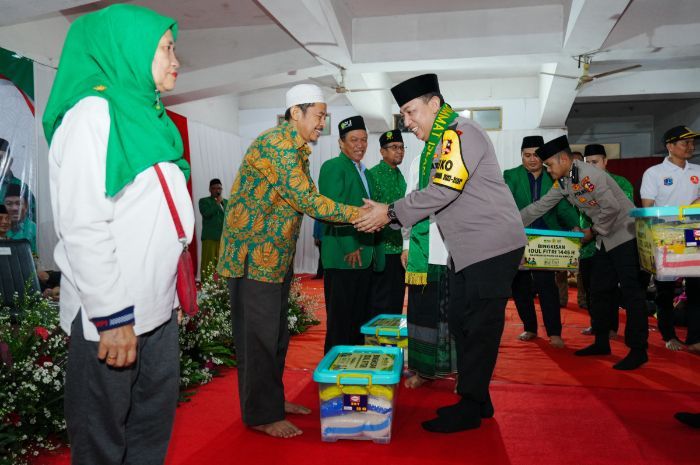 Datangi Ormas PUI, Kapolri Sebar Sembako hingga Bicara Visi Indonesia Emas 2045