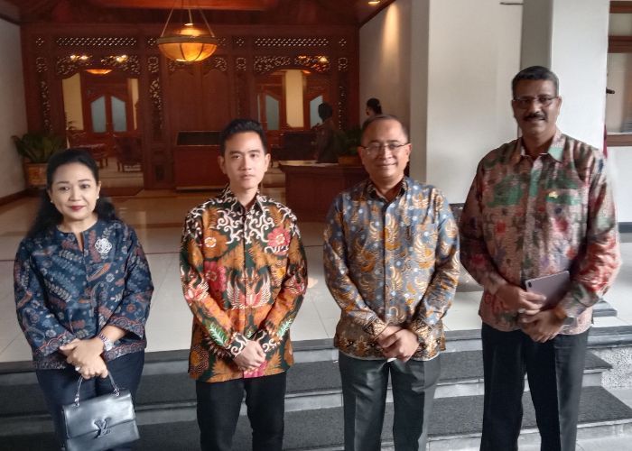 Bertemu di Balai Kota Solo, Gibran Dapat Ucapan Selamat dari Dubes India