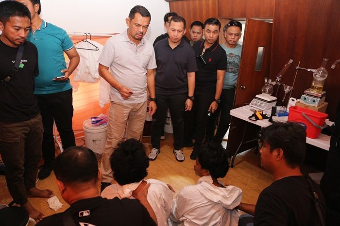 Bareskrim Gerebek Pabrik Narkoba Rumahan di Semarang, 2 Orang Ditangkap!