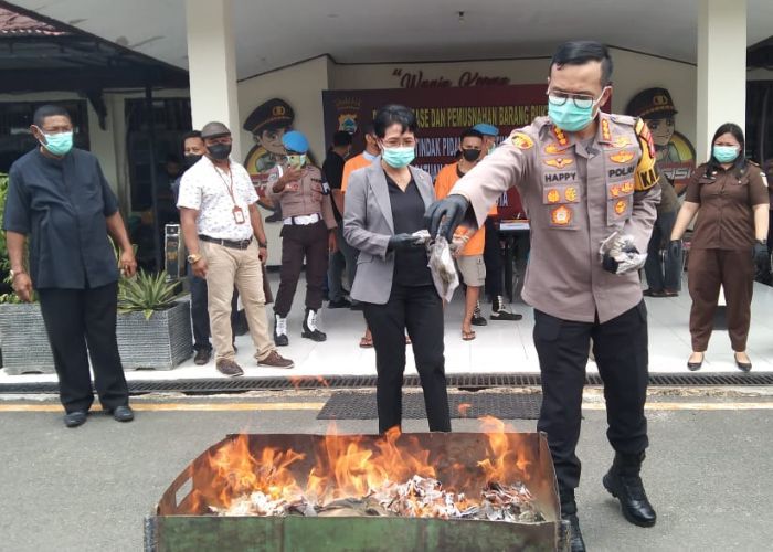 1,9 Kg Ganja Dimusnahkan Polresta Sorong Kota, Ternyata Didatangkan dari Papua Nugini