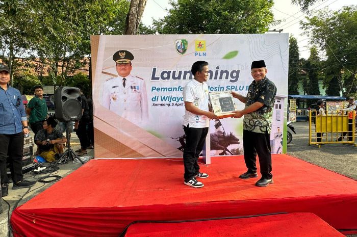 Dukung Kendaraan Listrik dan UMKM, SPLU di Alun-Alun Sampang Resmi Beroperasi 