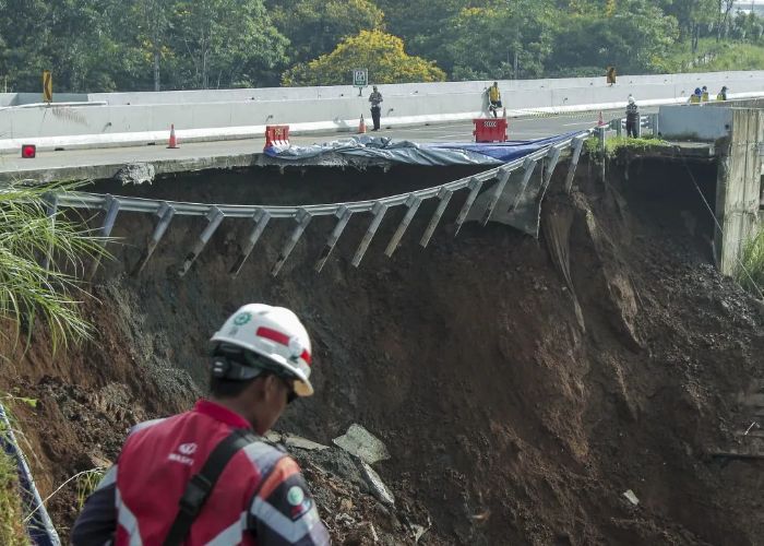 Penumpang Mobil yang Terperosok di Tol Bocimi yang Amblas Sudah Pulang dari RS, Polisi: Korban Luka-luka Ringan