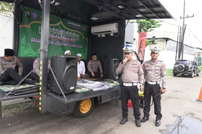 Polresta Sidoarjo Ruqyah Jalur Rawan Kecelakaan, Ustadz Setempat Sebut Ada Makhluk Gaib Yang Ganggu Pengendara