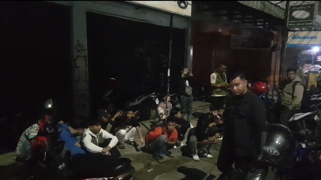 Tak Terima Diteriaki saat Melintas, Rombongan Konvoi Gengster Nyaris Bentrok dengan Warga di Malam Takbiran