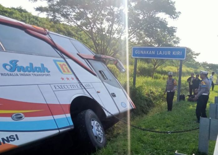 Polisi Ungkap Kondektur Bus Rosalia Indah Jadi Korban Tewas dalam Kecelakaan di Tol Semarang-Batang