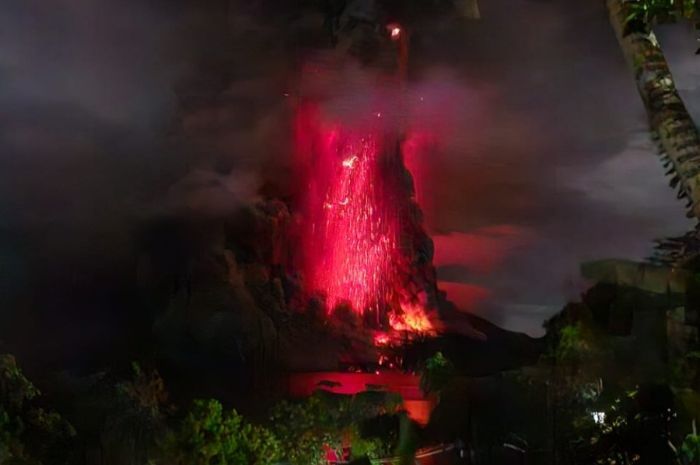 Erupsi Gunung Ruang pada Malam Hari, Jadi Fenomena Alam yang Memukau