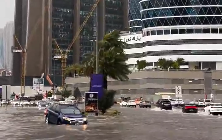 Ancaman Krisis Iklim: Banjir Mematikan di Uni Emirat Arab dan Oman Jadi Buktinya