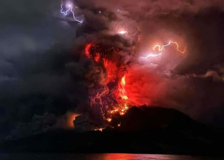 Gunung Ruang Kembali Erupsi, Letusan Capai 3000 Meter Disertai Potensi Tsunami