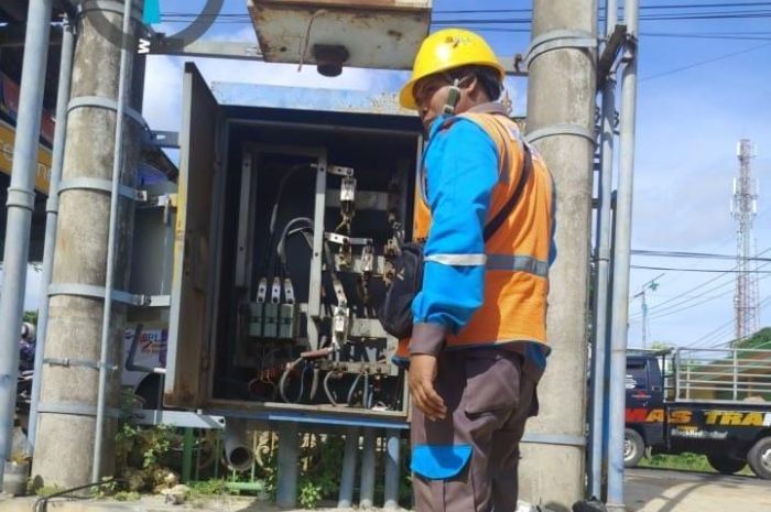 ULP Pamekasan Tangani Penurunan Tegangan di Desa Larangan Badung