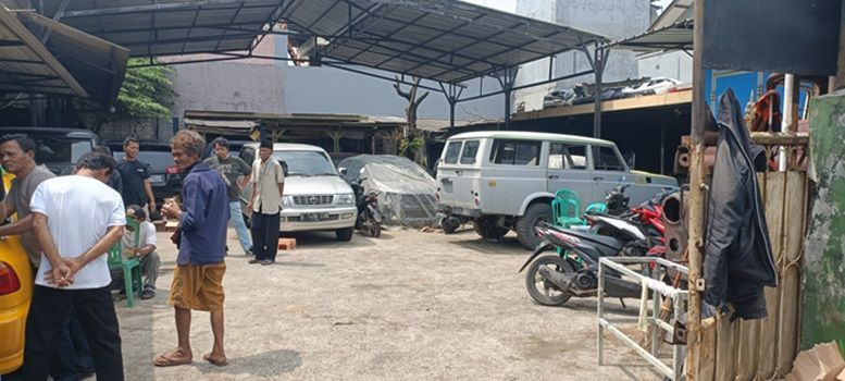 Dijaga Ketat oleh Warga, Eksekusi Lahan Sengketa Bengkel Mobil di Jatibening Ditunda