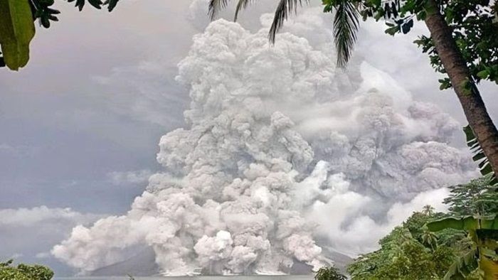 Gunung Ruang di Sulawesi Utara Kembali Erupsi, BMKG Pantau Ketinggian Muka Air Laut dan Dampak Abu Vulkanik