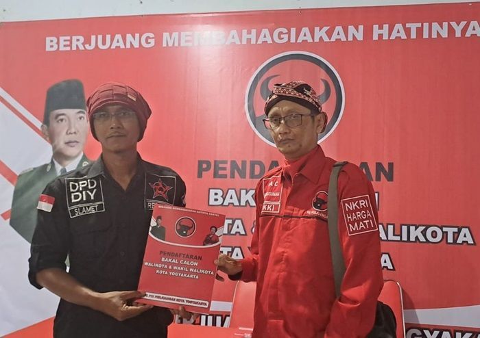 Ditemani Para Relawan, Fokki Kader PDIP Kota Jogja Ambil Formulir Cawawali, Ini Alasan Memilih Daftar Cawawali