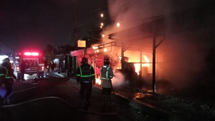 Akibat Kebocoran Pada Tabung Gas, Kios Rumah Makan di Cikarang Barat Ludes Terbakar