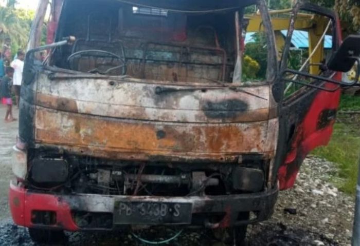 2 Ekskavator dan 2 Truk Proyek Hangus Dibakar OTK di Papua, Pelaku Diburu Polisi!