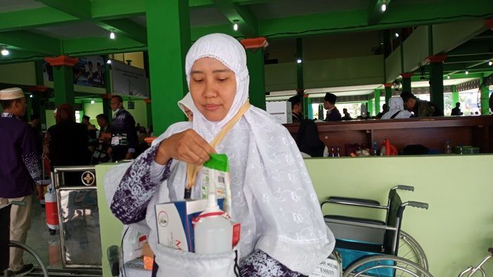Cuaca Ekstrim Melanda Arab Saudi, Jamaah Calon Haji Embarkasi Solo Dibekali Alat Pelindung Diri