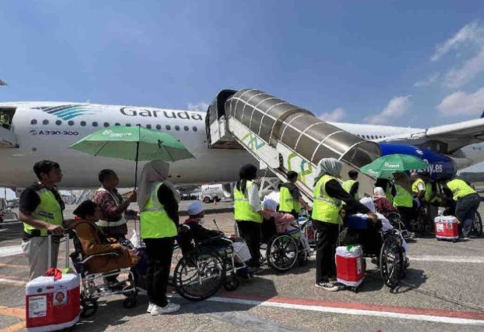 Kemenag Tegur Keras Garuda Indonesia Buntut SOC-41 Delay karena Mesin Pesawat Rusak, Jemaah Haji Marah Besar!