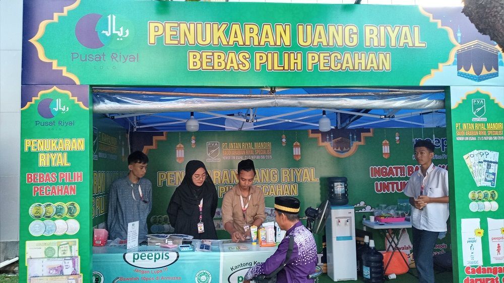 Musim Haji, Lapak Penukaran Uang Riyal Diserbu Jamaah Calon Haji