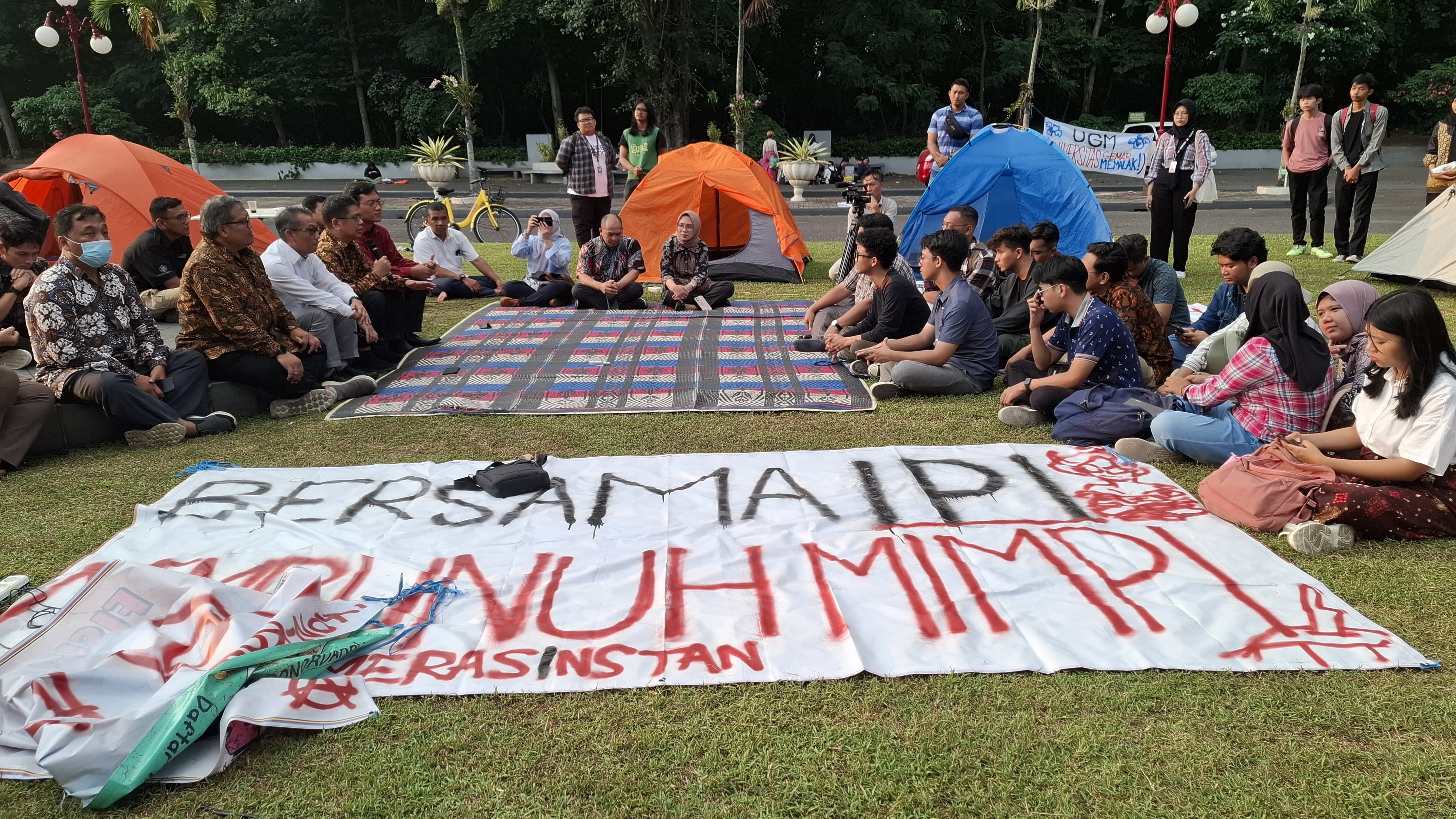 Buntut Polemik Kenaikan Uang Pangkal, Mahasiswa UGM Tolak Bongkar Tenda, Mahasiswa: di Mana Hati Nuranimu!